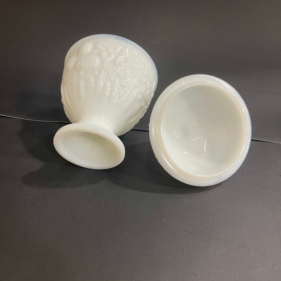 VTG Avon Milk Glass Lidded Floral Pedestal Bowl Candy Dish Trinket Vanity Jar - Picture 2 of 5